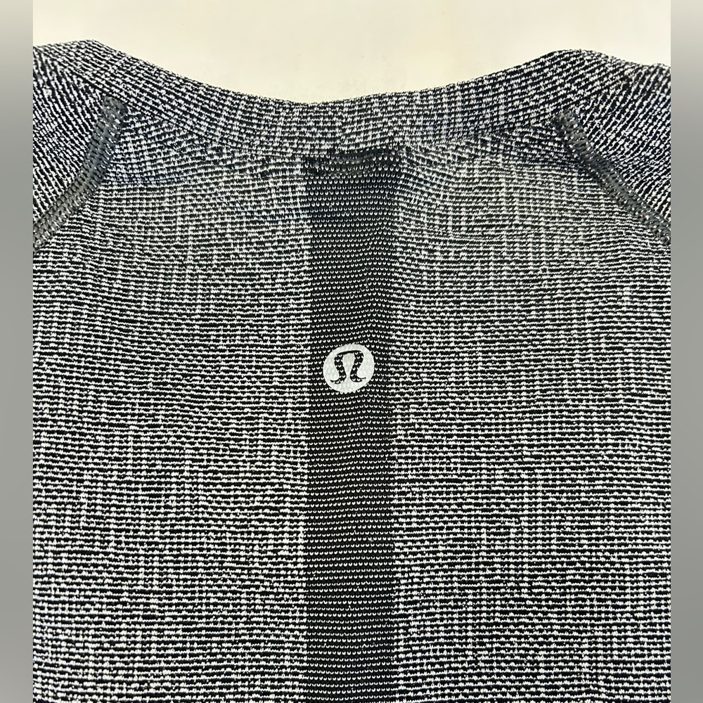 LuluLemon Swiftly Tech Long-Sleeve Glitter Shirt 2.0 Hip Length - Picture 6 of 6